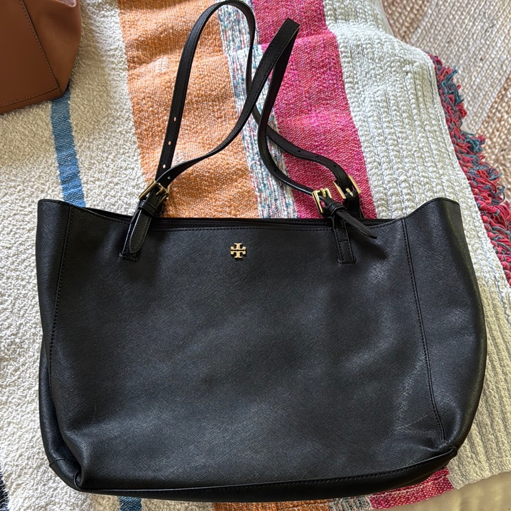 Tory Burch Black Tote Bag with Sleek Design